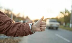 sanjati autostopiranje